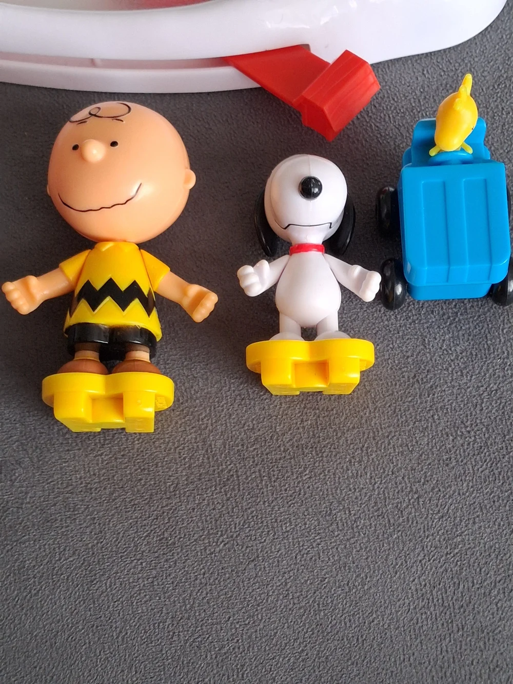 Charlie Brown & Snoopy Playset - Yellow, White, Blue